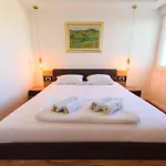 Apricus Apartment
